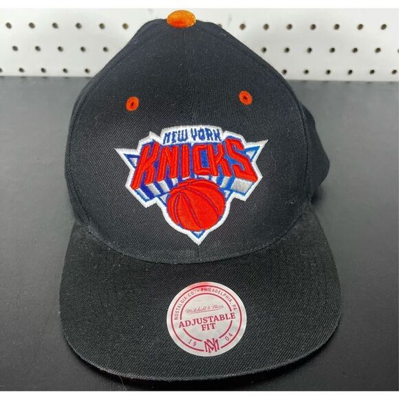 Mitchell & Ness NY Knicks fuzzy underside brim adjustable hat - Picture 1 of 12